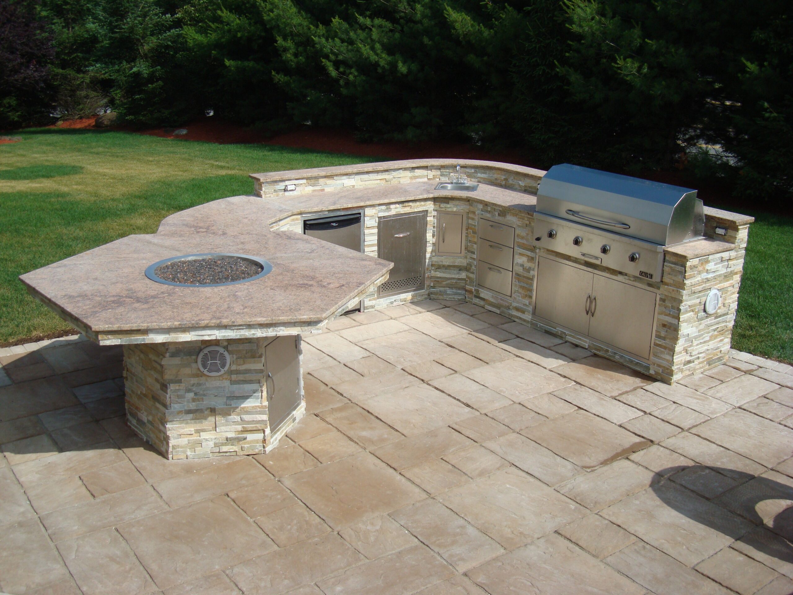 Fire Pits & Outdoor Kitchens